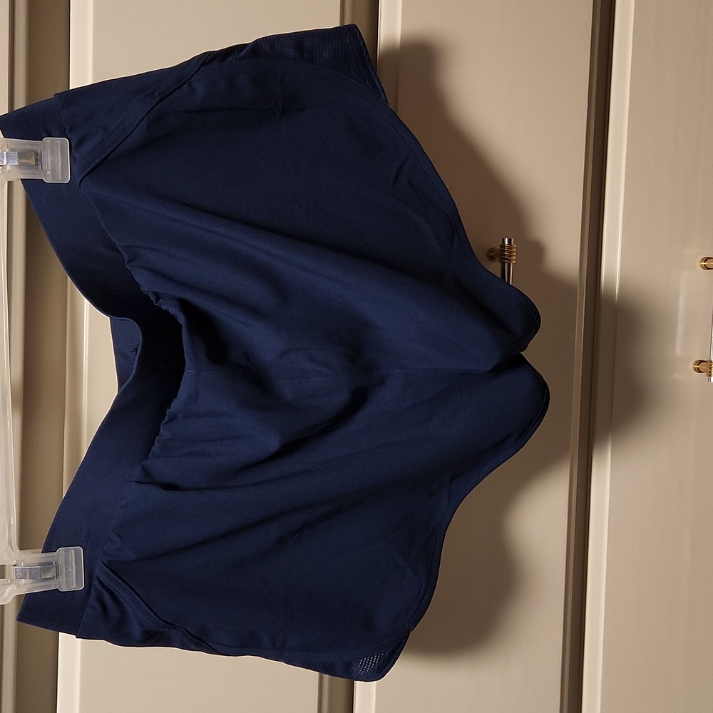 Under Armour women's shorts - Picture 2 of 3